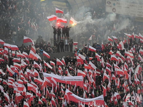 В Варшаве прошел марш к 100-летию восстановления независимости Польши. Фоторепортаж