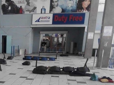 Волонтер показал, как "киборги" из донецкого аэропорта содержат пленных боевиков