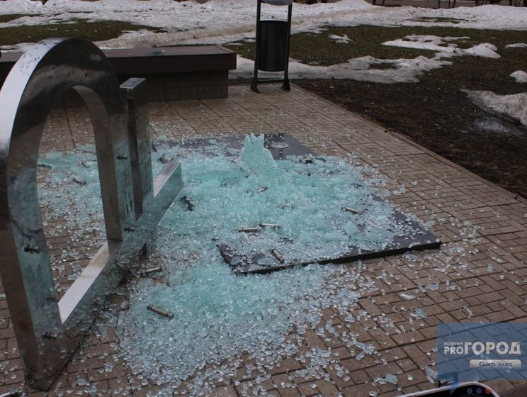 ﻿Росіянин розбив пам'ятник рублю через "гостре почуття соціальної несправедливості" – прокуратура РФ