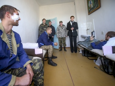 Марина Порошенко посетила два военных госпиталя в Запорожской области. Фоторепортаж