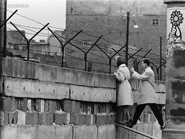В Германии начинают праздновать 25-ю годовщину падения Берлинской стены