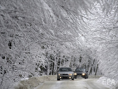 ﻿ДСНС попередила про ускладнення на дорогах через снігопади в низці областей України