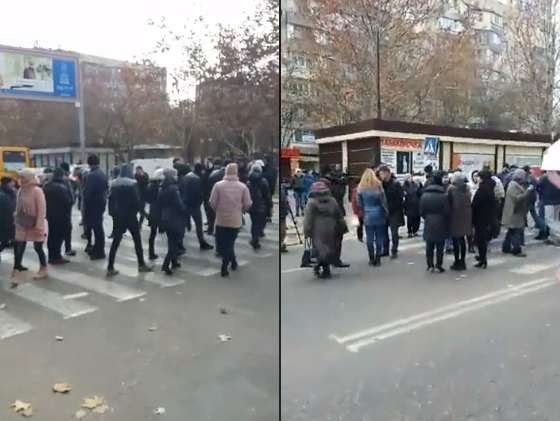 ﻿Люди, які залишилися без опалення, перекрили вулицю в Одесі