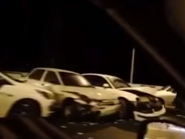 ﻿"Дорога повна... ожеледь, йти неможливо". На підходах до Кримського мосту сталася масова аварія. Відео