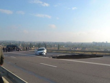 "Власти" Крыма: Причиной обвала дороги возле Симферополя мог быть теракт