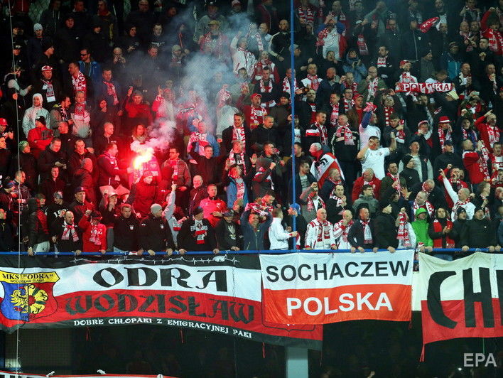 Польские фанаты во время футбольного матча вывесили баннер "Львов &ndash; колыбель польского футбола"