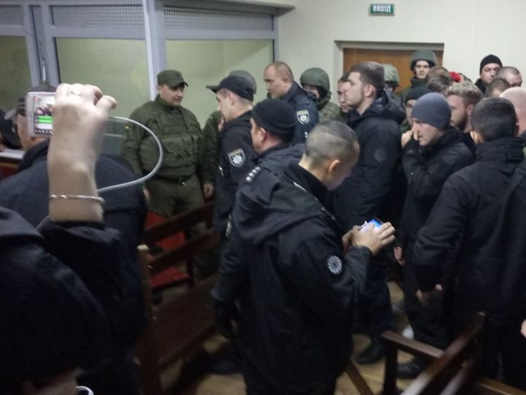 Суд разрешил выйти на свободу под залог вероятному организатору убийства и похитителю журналиста Сергиенко, в зале произошли стычки