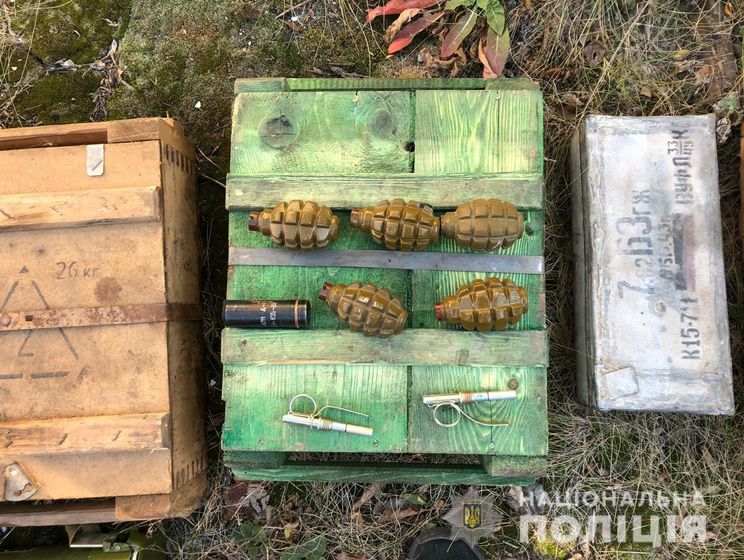 ﻿У покинутому будинку в Донецькій області правоохоронці виявили арсенал боєприпасів і ручний гранатомет