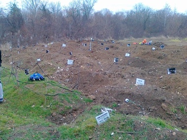 Соцсети: На городском кладбище в Ростове-на-Дону обнаружены новые массовые захоронения. Фоторепортаж