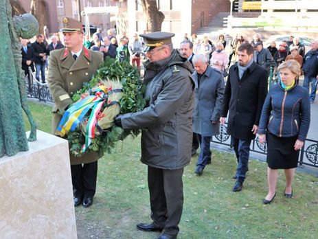 ﻿В угорському місті Сегеді відкрили пам'ятник жертвам Голодомору в Україні