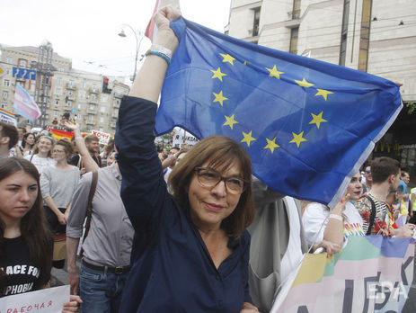 Внутренние переселенцы и трудовые мигранты должны иметь возможность проголосовать на выборах в Украине – евродепутат Хармс