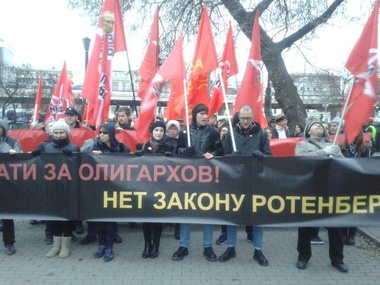 Звучали призывы освободить политзаключенных, в том числе лидера "Левого фронта" Сергея Удальцова
