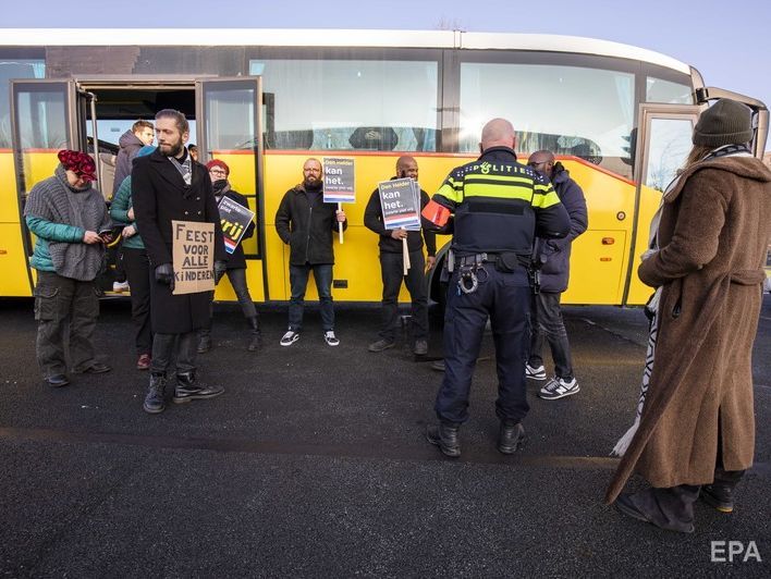 ﻿У Нідерландах поліція затримала 19 учасників акції проти помічника Святого Миколая Чорного Піта
