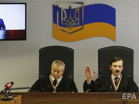 Судья Девятко заявил, что Янукович сможет выступить с последним словом "сидя или лежа на больничной койке"