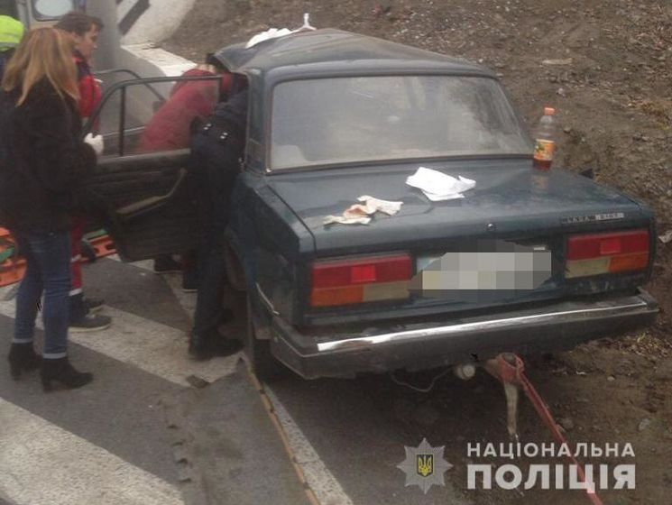 ﻿У Вінницькій області автомобіль в'їхав у відбійник мосту, є загиблі