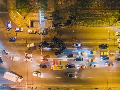 У Дніпрі зіткнулося 10 авто, постраждало троє людей