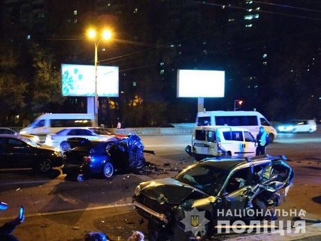 В Днепре BMW врезался в девять авто на светофоре, есть пострадавшие – полиция