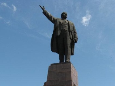 В 2015 году в Запорожье проведут опрос о демонтаже памятников Ленину и Дзержинскому