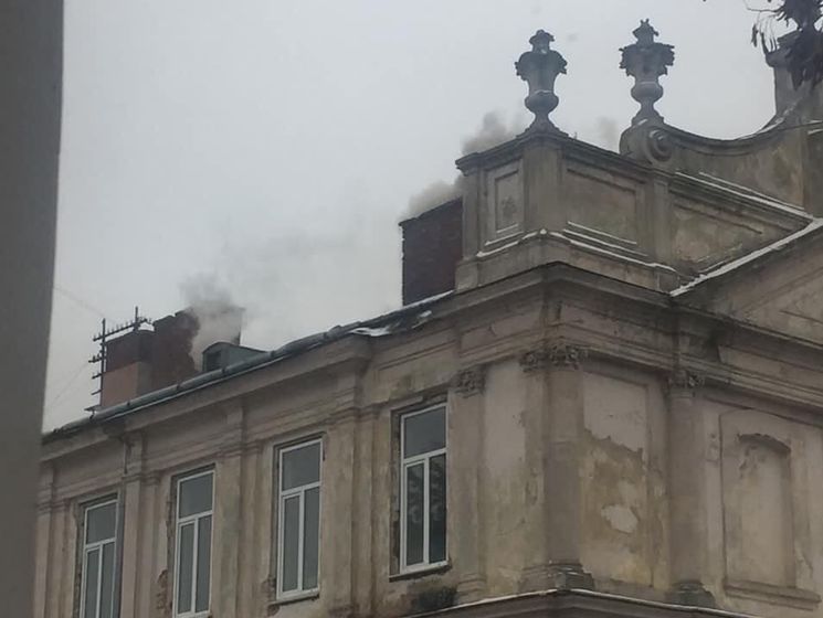 Во Львове загорелся корпус областной больницы, людей эвакуировали