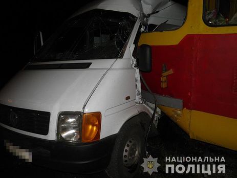 В Запорожье маршрутка столкнулась с трамваем, есть пострадавшие – полиция