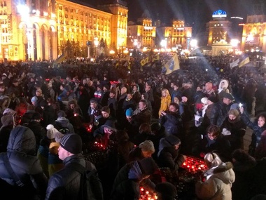 В Киеве проходит вече по случаю годовщины Евромайдана. Фоторепортаж