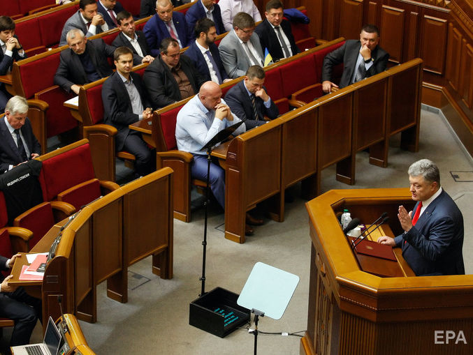 Рада приняла в первом чтении законопроект о закреплении в Конституции курса на вступление в ЕС и НАТО
