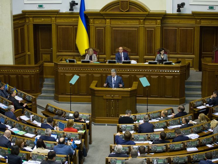 Порошенко: Внесение изменений в Конституцию обяжет любую украинскую власть обеспечивать вступление Украины в ЕС и НАТО