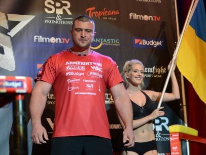 Армрестлер из РФ оставил чемпионский пояс семье погибшего украинского спортсмена