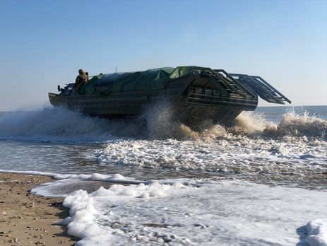 ﻿Українські військові тренувалися відбивати атаки ворога з моря і повітря. Фоторепортаж