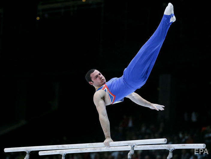 ﻿Англійський гімнаст встановив рекорд, перелетівши між поперечинами відстань майже шість метрів. Відео
