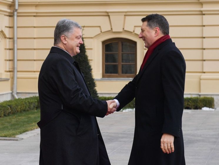﻿Порошенко повідомив, що президент Латвії побуває біля лінії зіткнення на Донбасі