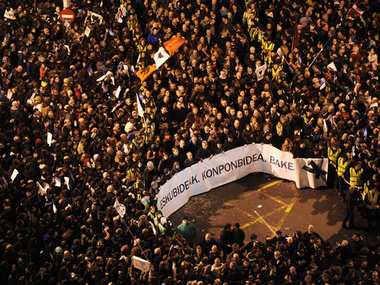 Испания: на марш протеста вышли минимум 100 тысяч басков