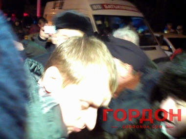 Активисты задержали у дома Медведчука якобы сотрудника милиции в штатском