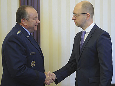 Яценюк встретился с главнокомандующим НАТО в Европе
