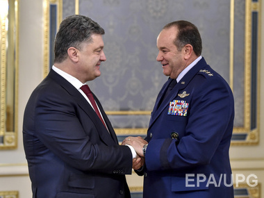 Порошенко &ndash; генералу Бридлаву: За семь месяцев Украине удалось построить практически новую армию