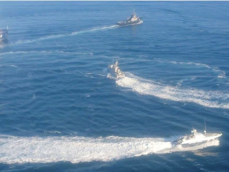 ﻿Через українські кораблі РФ скерувала у Керченську протоку бойові літаки