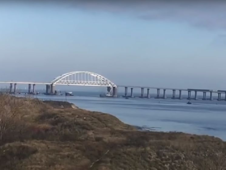 ﻿У ВМС України спростували інформацію про проходження українських кораблів під Кримським мостом