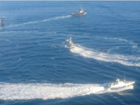 Представник президента України у Криму: Росіяни застосували зброю проти корабля ВМС України. На борту є поранений