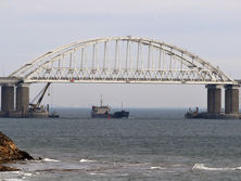 Россия захватила украинские военные корабли в Черном море, Украина переходит на военное положение. Онлайн-трансляция