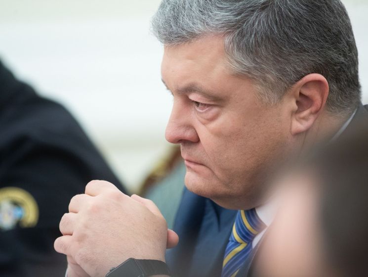 Порошенко ввел в действие решение СНБО о военном положении в Украине
