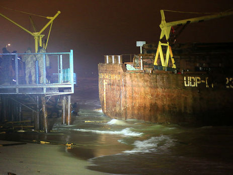 Баржа, потерпевшая крушение в районе Одессы с грузом контрабандных сигарет, принадлежит украинскому госпредприятию – СМИ