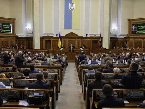 Український парламент погодився з ініціативою президента ввести воєнний стан