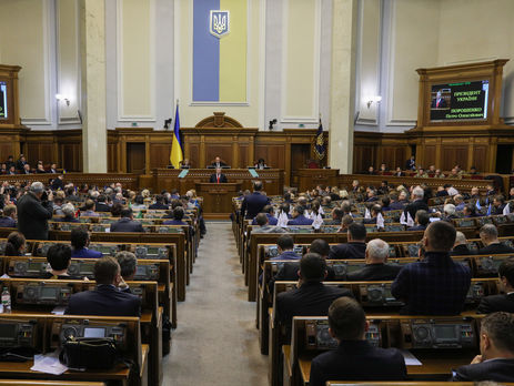 ﻿Верховна Рада на позачерговому засіданні затвердила запровадження в Україні воєнного стану. Фоторепортаж