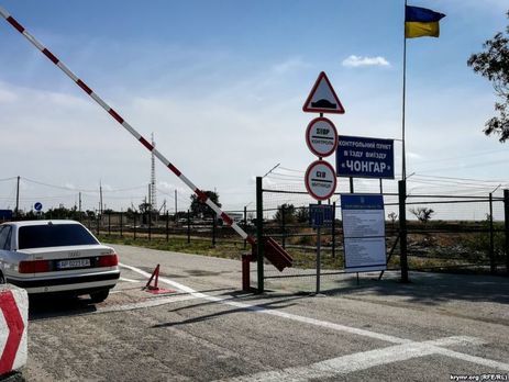 В Херсонской ОГА сообщили, что 25 ноября на админгранице с Крымом ограничили пропуск граждан РФ