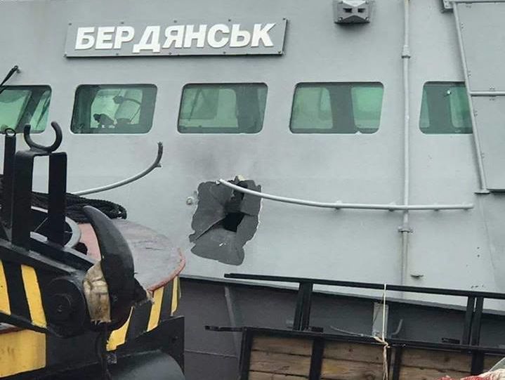 Обнародовано фото повреждений на корабле ВМС Украины
