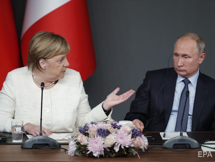 ﻿Меркель заявила Путіну про необхідність "деескалації та діалогу" у зв'язку із ситуацією навколо Керченської протоки