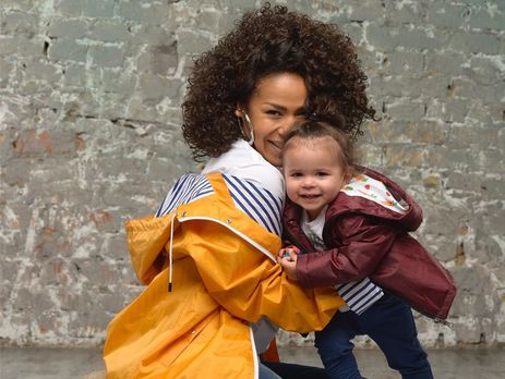 Гайтана опубликовала кадры новогодней фотосессии с дочерью