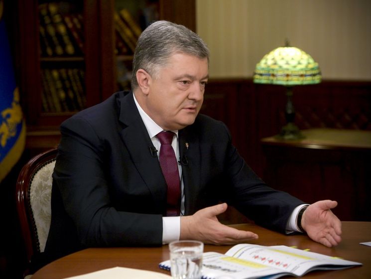 ﻿Порошенко заявив, що строк дії воєнного стану минає 26 грудня і його не може бути продовжено без рішення Ради
