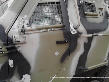 Украинский бронеавтомобиль "Кугуар" спас жизнь отряду погранслужбы