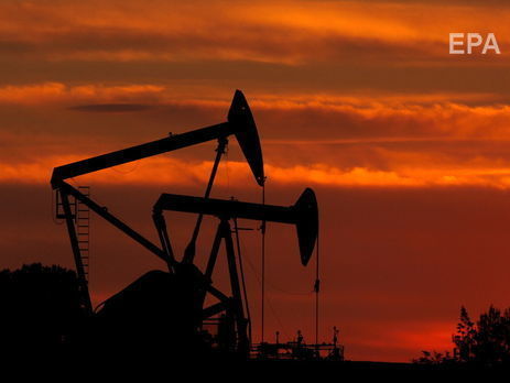 Стоимость барреля нефти Brent падает к отметке в $58